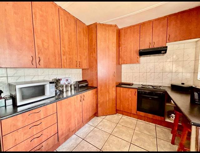 2 BEDROOM HOUSE FOR SALE IN VANDERBIJLPARK CW 6